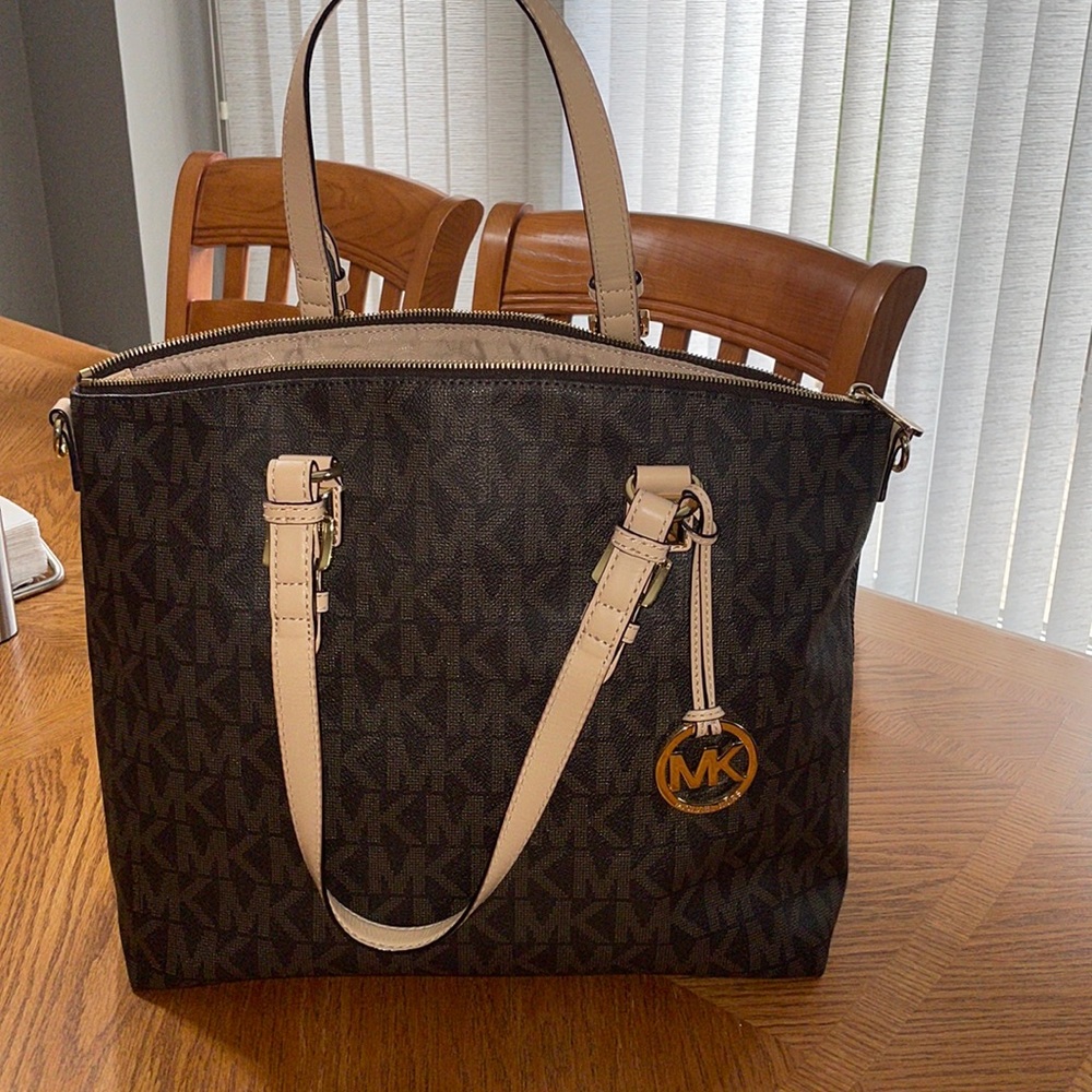 Like new large MK brown & tan signature jet set large tote with detachable strap